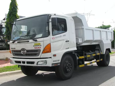 123oto THAY KÍNH XE Ô TÔ tải Hino 6 tấn tận nơi